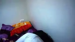 الجنس الشرجي الصعب والبري مع رفع الساقين استأجرت ابنة الزوجة وزوج الأم مكانًا سريًا حتى يتمكنوا من ممارسة الجنس دون ندم