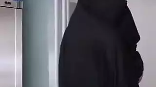 العربية كبيرة الثدي وقحة