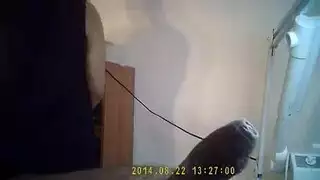 الكاميرا الخفية فيديو يظهر نموذج القيام بسرية