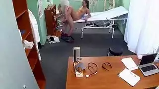 ممرضة متعرج في الغش الموحد على مريضها بالضبط كيف تريد ذلك