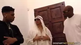 أودري رويال يحصل على بوسها العربي استغل من قبل بي بي سي جلسات الديوث