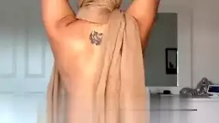 رقص شرقي رائع من عاهرة شابة