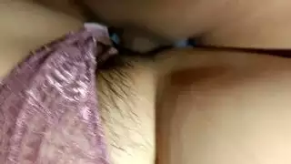 جنس لذيذ محلي الصنع لزوجين هواة مهبل غني مشعر مع بيكيني