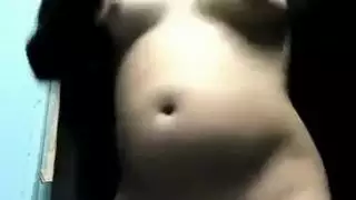 شرموطة مصرية محجبة تستعرض لنياكها