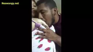 ناصف مع لبوه معلقها من النت يفشخ اللبوه ويهديلها كسها الممحون
