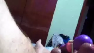 فقط في بوسها الرطب تحب هذا الرجل أن يمارس الجنس معها كثيرًا