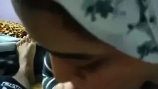شرموطة مصرية محجبة تمص الزب المختون