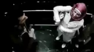 بوس حار في الاسانسير