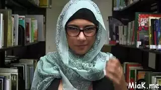 مايا خليفة مثقفة تتناك في المكتبةب أوضاع نار
