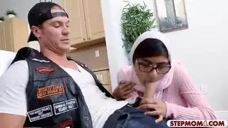 زوجة الأب العربية وفي سن المراهقة الثلاثي مذهلة