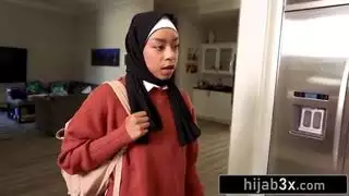 يطلب هوتي عن مراهق مسلم أن يعلمنا ممارسة الجنس