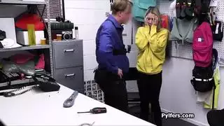 محاولة سرقة ديك رومي في بطن مزيف