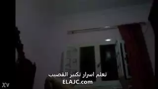 مثير عربي يتحدث ومذابح مع الصبي السعودي الديك الكبير