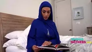الحرير والتوابل (كيف تعادلت زوجتان محجبتان)