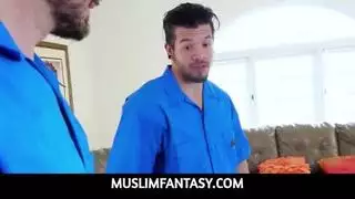 مسلم العربي مايا بيجو ثلث ووجه الثلاثي