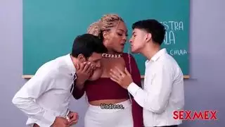 الساخنة بالنسبة للمعلم كارلا موريلي