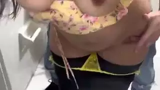 اوسخ سكس مصرى فضيحة سمر شرموطة اسكندرية الواد زنقها و ناكها فى مخزن محل الملابس براحة يا احمد كسم زبك ناشف اوى