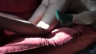 زوجة مسلمة تركية تتيح لابن الزوج أن يمارس الجنس مع بوسها المشعر مع صاحب الديك الكبير