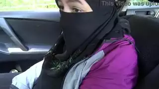 تنزعج جبهة تحرير مورو الإسلامية التركية عندما يقوم ضابط شرطة ألماني بسحب قضيبه الكبير