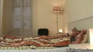 سكس اب يعلم بنته المصارعة