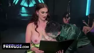 جبهة مورو تجميع قدم جيسي روجرز، ناتالي بروكس، ديانا جريس، كايلا كايدن، سيلينا لوف