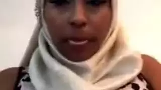لبوه اوى سمرا وهايجه من اسوان كسها مولع بتريحه بطريقتها