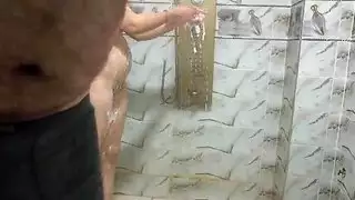 يمارس الجنس مع فتاة عربية في الحمام الجنس العربي الساخن
