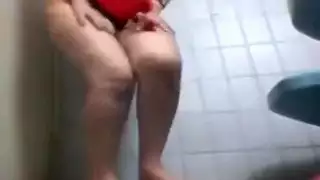 الجمال العربي يلعب على كاميرا الويب الخاصة بها