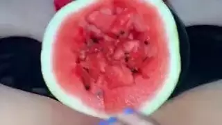 البطيخ مضاعفة محلية الصنع هزات الجماع في سن المراهقة ضيق