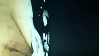 مغربي يستعرض بكس ام عياله