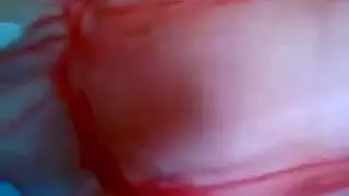مفيش امتع من الاحمر الشفاف على جسم اللبوه اللى بتهيج جوزها المسافر بعرض نيك