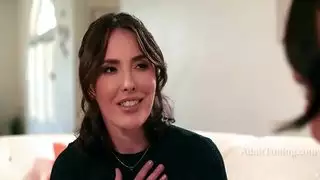 طبيب بيطري مفلس يشكر شريكها عن طريق تناول العضو التناسلي النسوي لها كيسي كالفرت، سارة العربية