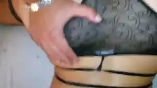 كبير مع امرأة بنية مراهقة تحصل على لعنة قوية