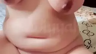 السمين الهواة العربي يحصل عارية تظهر ثديها الكبير وجمل الشعر
