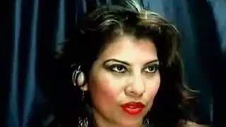 أمي العربية تعمل بوسها باللون الأحمر