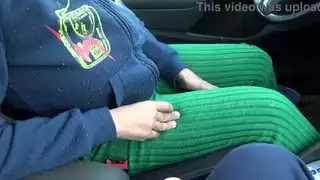 زوجة تركية مسلمة تصدم عندما يطلب منها ابن زوجها أن تتبول من كسها المشعر