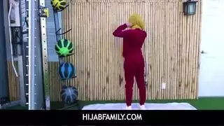 مدرب اللياقة البدنية يمارس الجنس مع عميل عربي غريب