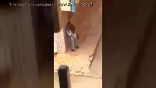 فيديو نيك تحرش عربي زانق خطيبته في الشارع هاريها بعبصه وتقفيش
