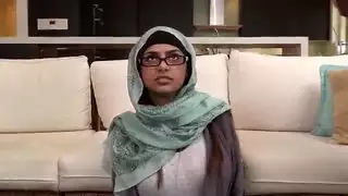 ميا خليفة لقطات مضحكة ونادرة لفرقة تضم نجمًا عربيًا
