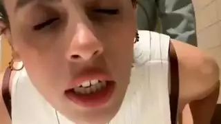 سكس مصري جديد​ سخنة في الحمام على الواقف