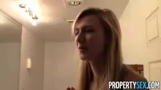 الوكيل الشقراء يمارس الجنس معها في الشقة مقابل عمولة