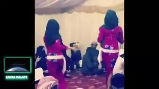 سكس عربي ورقص مثير جدا واحلى محنة تثيرها الراقصة في مشاهديها