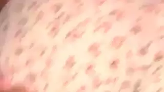 منفردا ساخنا لفتاة مسلمة فرك بوسها وإثارة البظر داخل حجابها الضيق