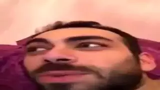 الرجل التركي بالإصبع فتاته