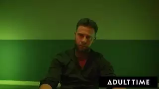 وقت البالغين مدمنة الجنس آنا كلير كلاودز تسخر من الشرطي أثناء ممارسة الجنس العنيف!
