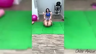 سارة العربية فاتنة الثدي الكبيرة تحصل على أكثر من مجرد امتداد مع عشيقة تمتد كلوي أمور وحزامها الكبير