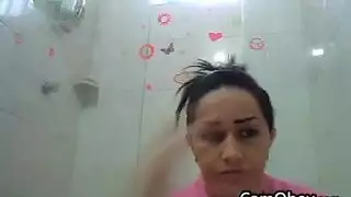 الشعر الداكن على وشك ممارسة الجنس مع رجال عشوائيين ، خلال جلسة DirtyCam