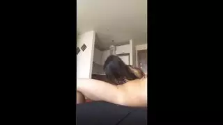 زوجة تركية شابة تركب على ديك كبير