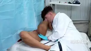 زوجة عربية تسمح للطبيب بتلقيحها |