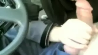 محجبة تمص الزب وتلحس الخصية في السيارة